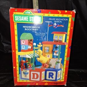 ENESCO 1994 Sesame Street Neighborhood Block Party Music Box